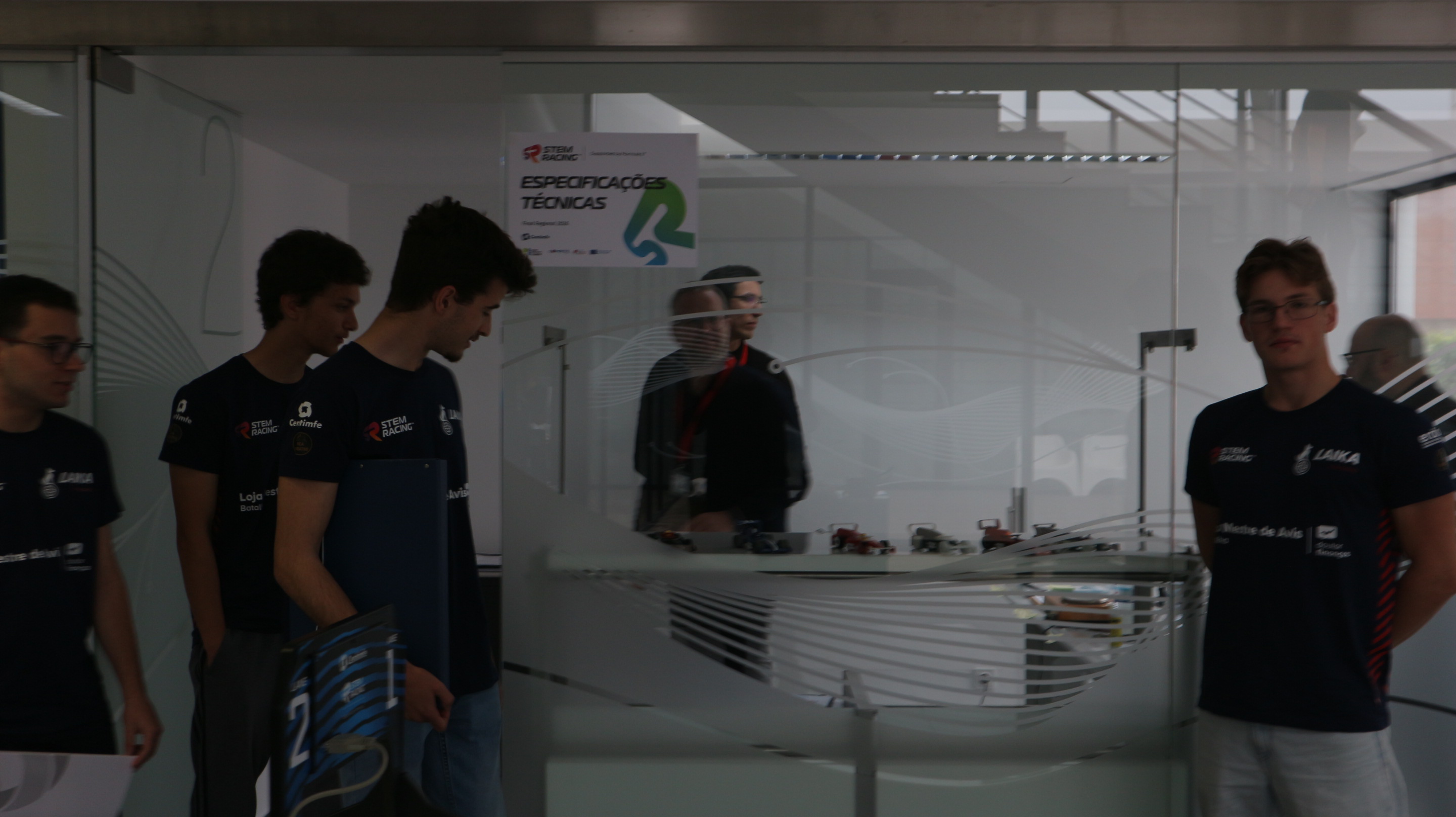 Equipa Laika Racing na bancada da fase regional
