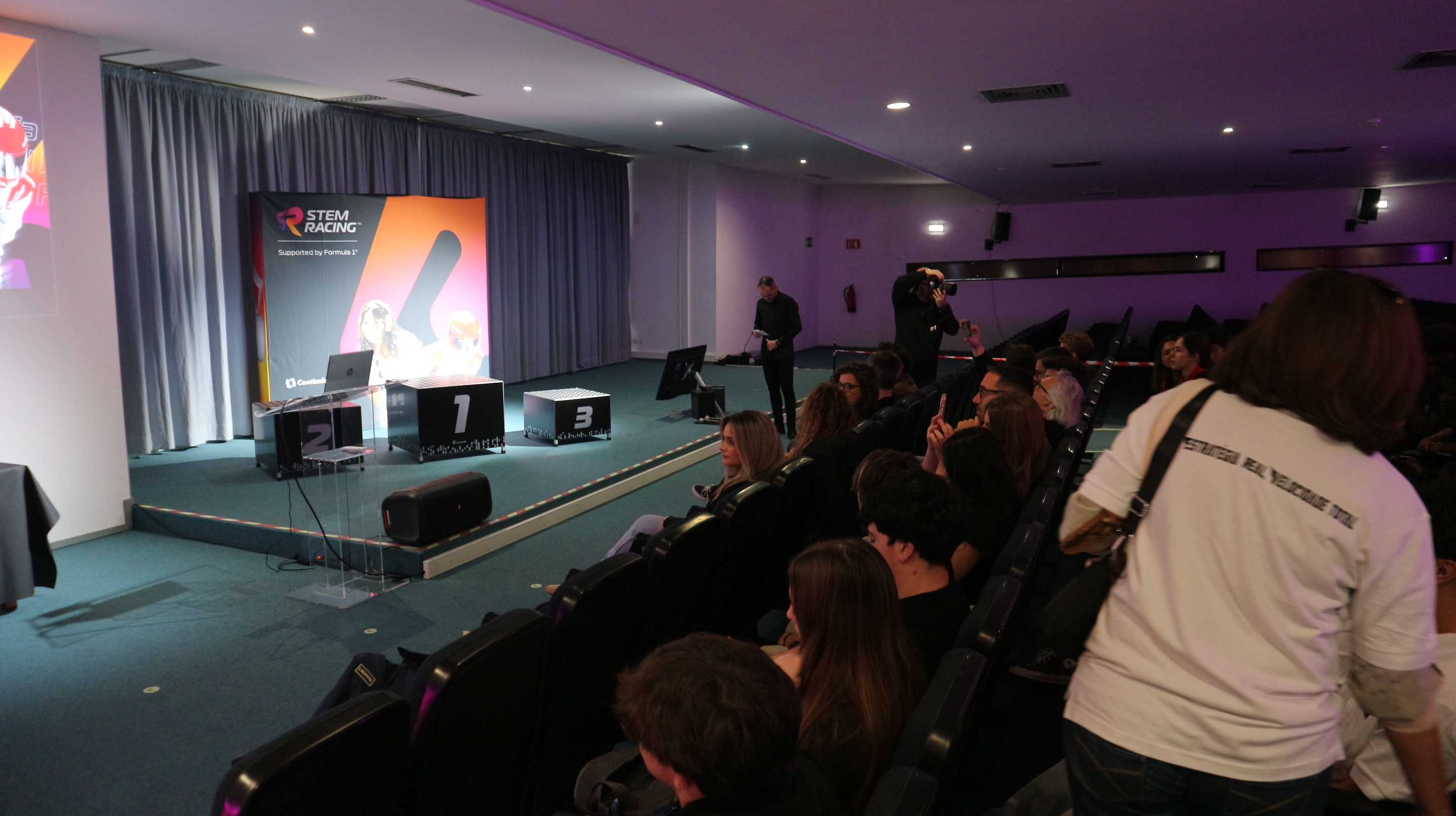 Auditório durante a fase regional STEM Racing